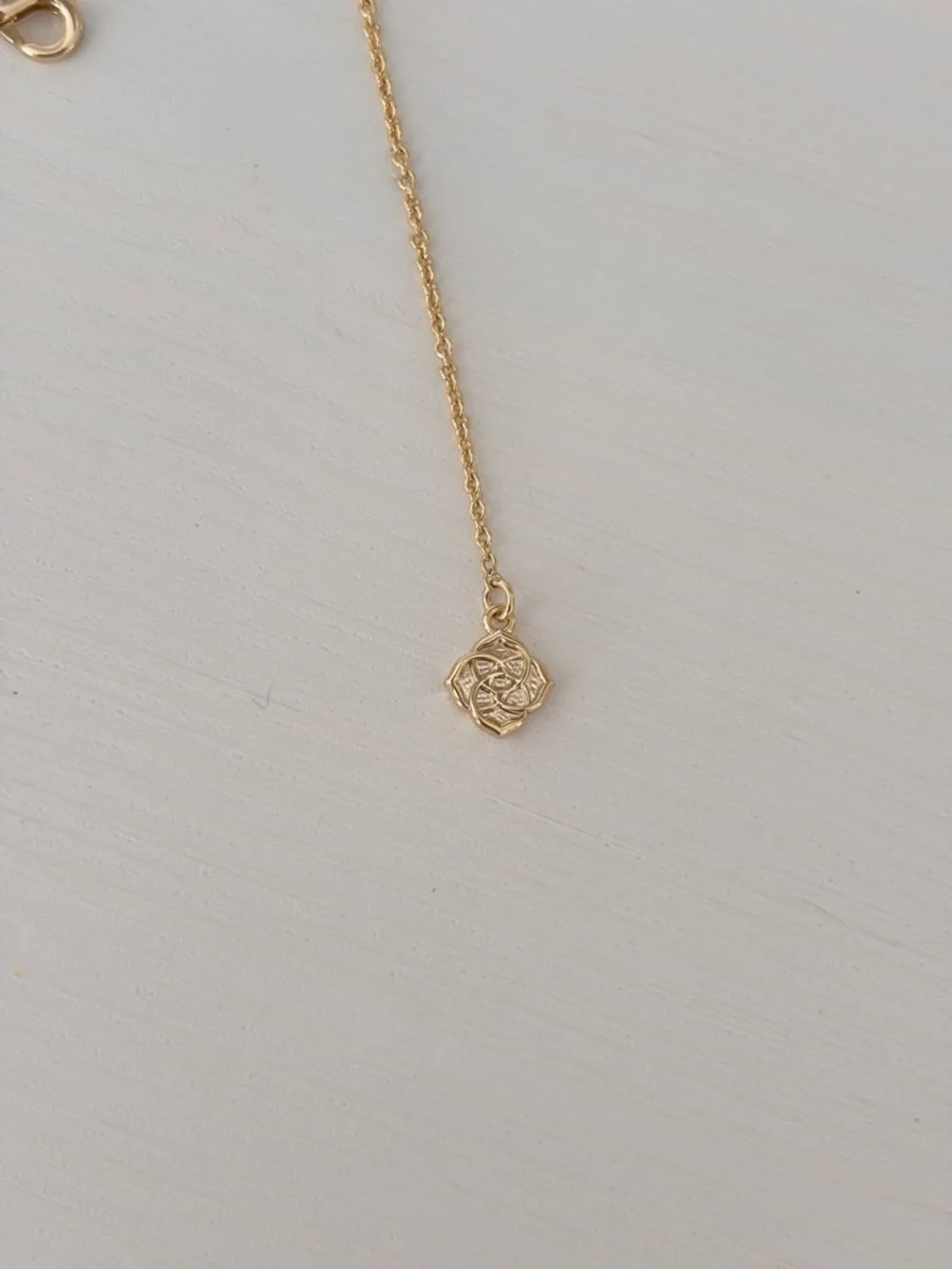KENDRA SCOTT Emma Pendant Necklace Mother of Pearl NWT - Picture 7 of 8